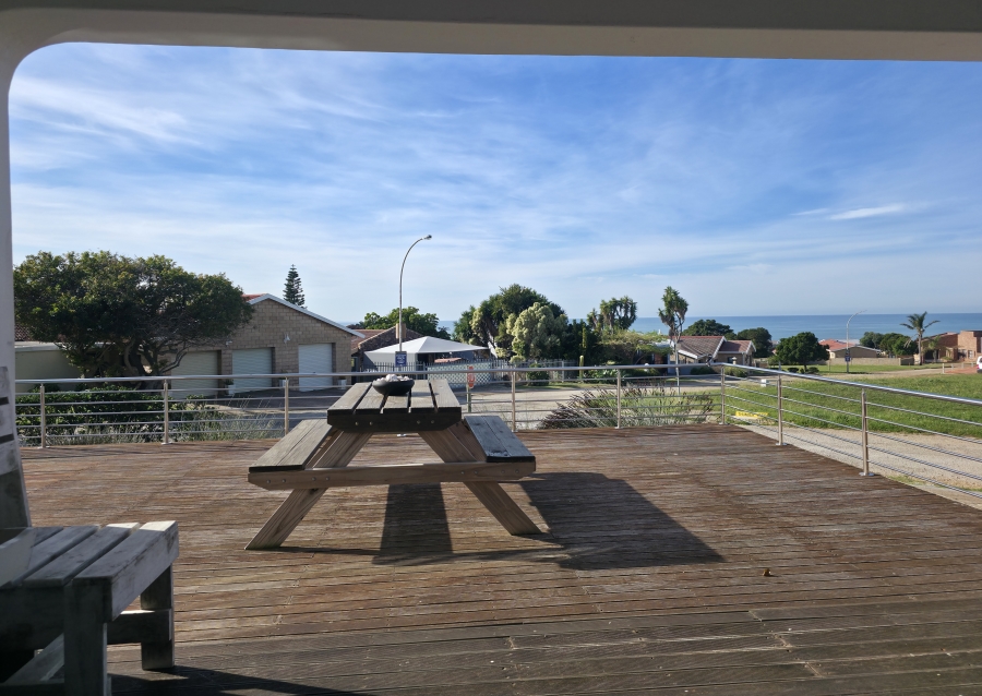 3 Bedroom Property for Sale in Wavecrest Eastern Cape